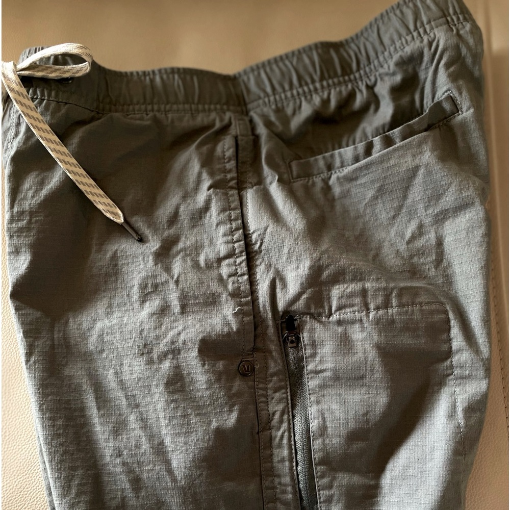 Vuori men’s rip stop short